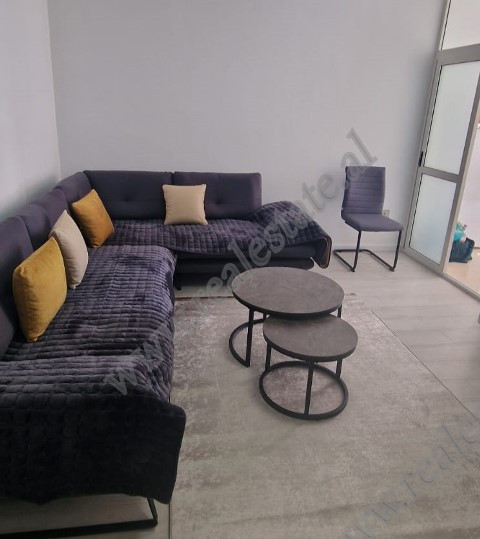 Apartament 1+1 per qira tek Komuna e Parisit ne Tirana